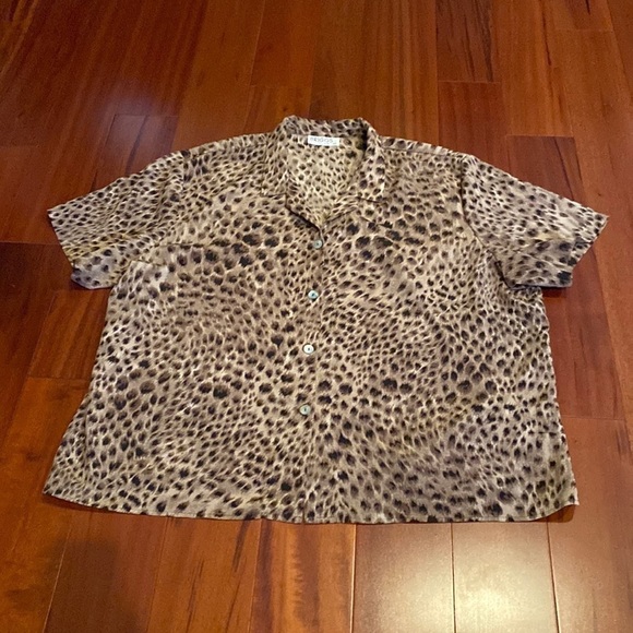 Briggs New York cheetah animal print button down top - Picture 2 of 6